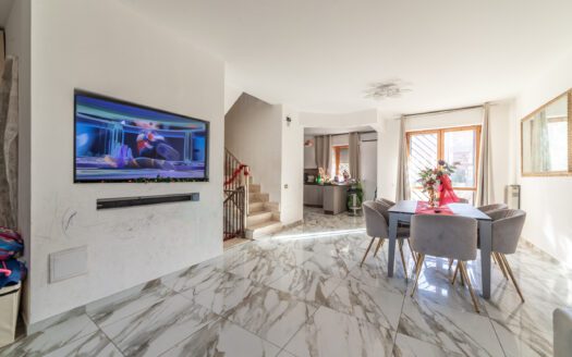 COLLEFIORITO, VILLA A SCHIERA CON GIARDINO
