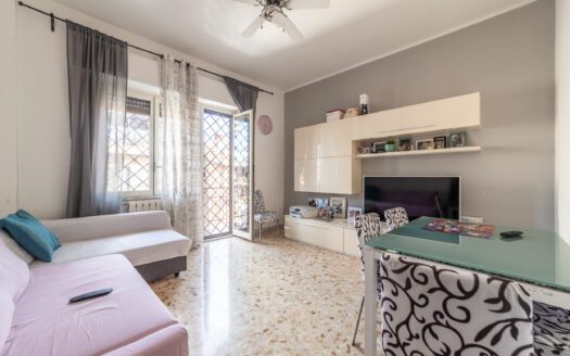 SETTEVILLE, COMODO TRILOCALE, CON DOPPIO BALCONE