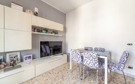 SETTEVILLE, COMODO TRILOCALE, CON DOPPIO BALCONE