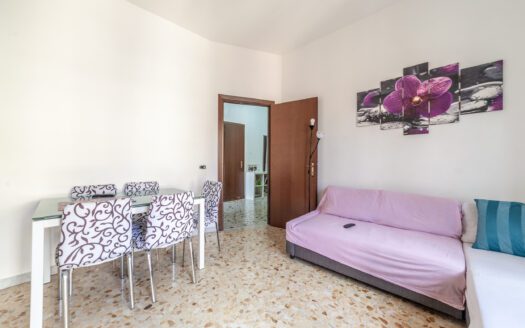 SETTEVILLE, COMODO TRILOCALE, CON DOPPIO BALCONE
