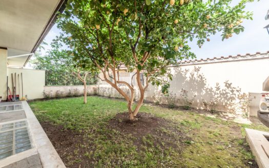 COLLEVERDE, VILLA CON BOX AUTO