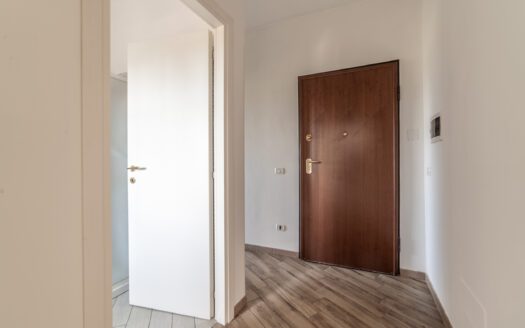 GUIDONIA, TRILOCALE INDIPENDENTE E RISTRUTTURATO
