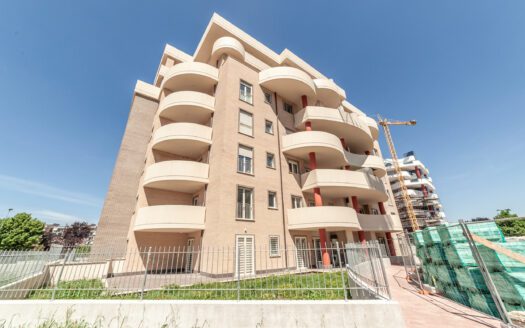COLLEFIORITO, QUADRILOCALE CON AMPI TERRAZZI E BOX AUTO