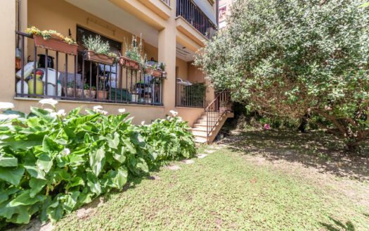 COLLEFIORITO, TRILOCALE CON GIARDINO