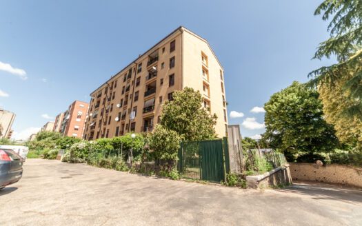 COLLEFIORITO, TRILOCALE CON GIARDINO