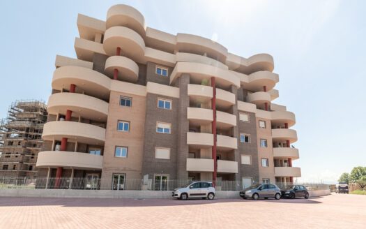COLLEFIORITO, QUADRILOCALE CON AMPI TERRAZZI E BOX AUTO