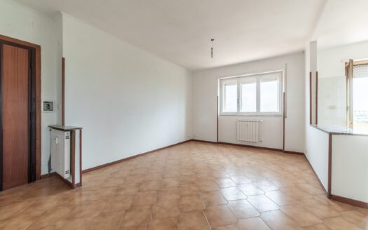 COLLEVERDE, TRILOCALE CON POSTO AUTO