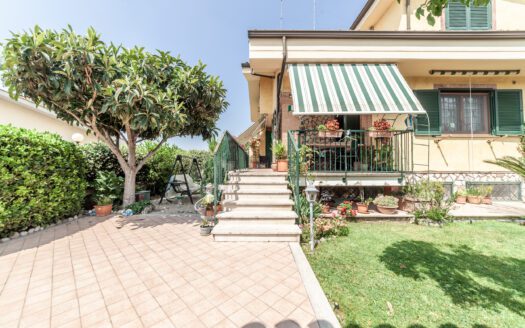 PICHINI, PORZIONE DI VILLA TRIFAMILIARE
