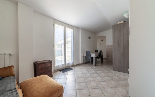 GUIDONIA CENTRO, TRILOCALE CON TERRAZZO