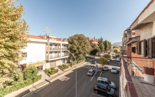 GUIDONIA CENTRO, TRILOCALE CON TERRAZZO