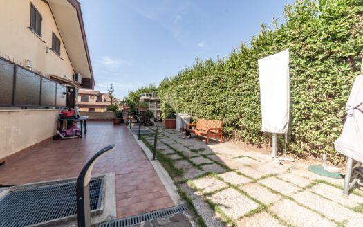 SETTEVILLE NORD, VILLA DUPLEX FUORI TERRA CON POSTO AUTO