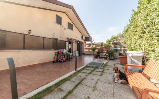 SETTEVILLE NORD, VILLA DUPLEX FUORI TERRA CON POSTO AUTO