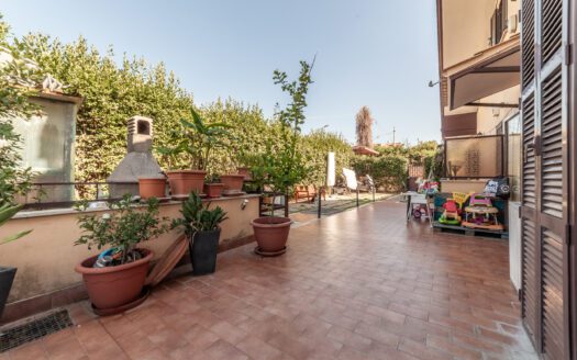 SETTEVILLE NORD, VILLA DUPLEX FUORI TERRA CON POSTO AUTO