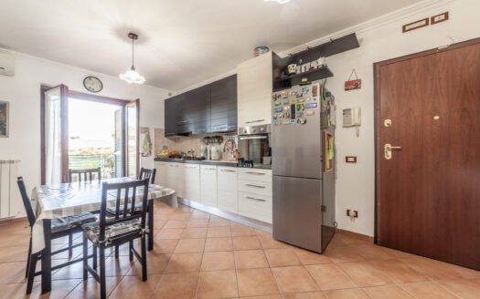 PICHINI, TRILOCALE CON AMPIO BOX AUTO