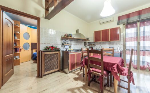 GUIDONIA CENTRO, TRILOCALE IN BUONO STATO