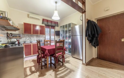 GUIDONIA CENTRO, TRILOCALE IN BUONO STATO