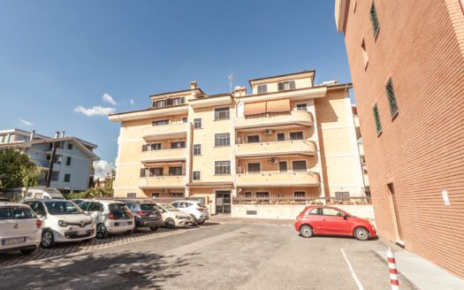 GUIDONIA CENTRO, QUADRILOCALE SU DUE LIVELLI