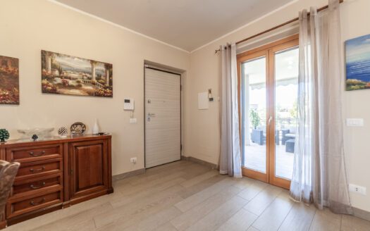 LA SORGENTE, AMPIO QUADRILOCALE CON BOX AUTO E POSTO AUTO