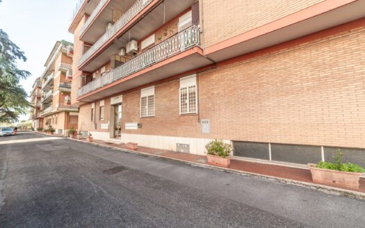 GUIDONIA CENTRO, TRILOCALE CON DOPPI SERRVIZI E CANTINA