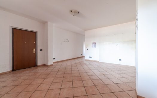 SETTEVILLE NORD, TRILOCALE CON BALCONE